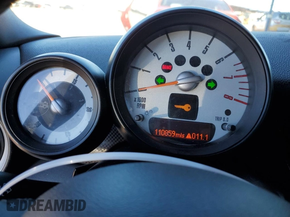 2012 MINI Convertible S z VIN WMWZP3C53CT296188, wystawiony jako Copart lot #88159445 z przebiegiem 110 859 mil mil oraz Szkoda całkowita • Salvage title. Historia ofert i sprzedaży dostępna na DreamBid. Obrazek 9.