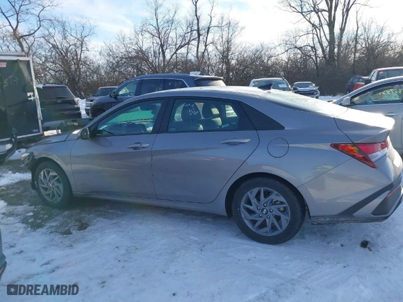 2024 Hyundai Elantra Essential with VIN KMHLM4DG8RU661485, listed as a IAAI auction lot 41355932 with 21,362 mi miles. Bid and sale history available at carsss.com. Image 15.