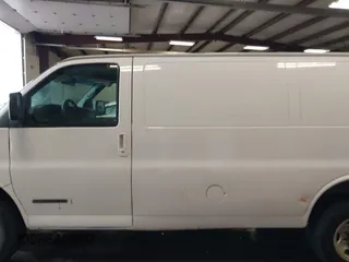 2005 GMC Savana Cargo Van with VIN 1GTGG25V451900301, listed as a IAAI auction lot 41637546 with 237,623 mi miles. Bid and sale history available at carsss.com. Image 15.