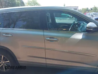 2018 Toyota Highlander SE z VIN 5TDJZRFH8JS526290, wystawiony jako IAAI lot #42393316 z przebiegiem 69 650 mil mil oraz . Historia ofert i sprzedaży dostępna na DreamBid. Obrazek 13.