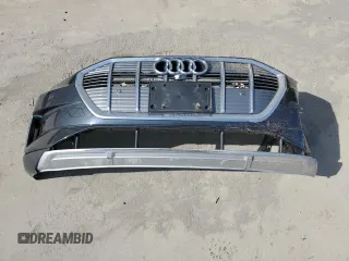2019 Audi e-tron Premium Plus z VIN WA1LAAGEXKB015138, wystawiony jako Copart lot #48853815 z przebiegiem 35 816 mil mil oraz Szkody całkowita. Historia ofert i sprzedaży dostępna na DreamBid. Obrazek 13.