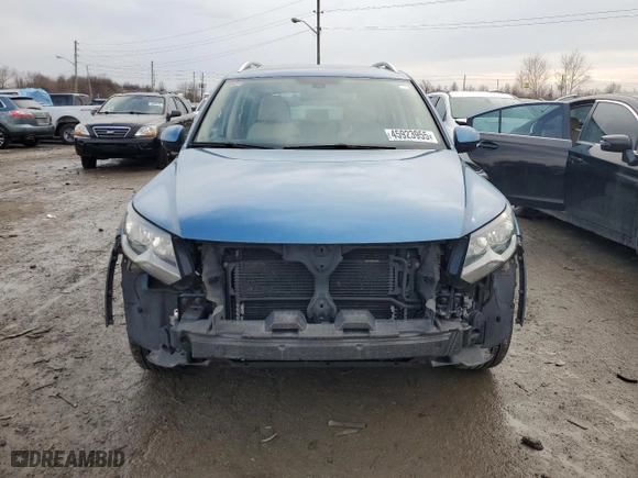 2017 Volkswagen Tiguan Wolfsburg Edition with VIN WVGSV7AX9HK025974, listed as a Copart auction lot 45923955 with 60,115 mi miles and Salvage Title. Bid and sale history available at carsss.com. Image 5.