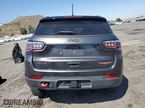 2018 Jeep Compass Trailhawk z VIN 3C4NJDDB0JT130449, wystawiony jako Copart lot #57486015 z przebiegiem 87 318 mil mil oraz Szkoda całkowita • Salvage title. Historia ofert i sprzedaży dostępna na DreamBid. Obrazek 6.