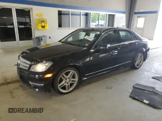 2013 Mercedes-Benz C 300 Sport z VIN WDDGF8AB3DR249606, wystawiony jako Copart lot #60355005 z przebiegiem 76 668 mil mil oraz Czysty tytuł • Clean title. Historia ofert i sprzedaży dostępna na DreamBid. Obrazek 1.