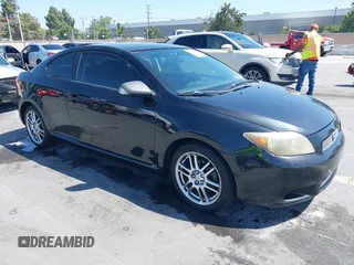 2005 Scion tC z VIN JTKDE167650031136, wystawiony jako IAAI lot #42407658 z przebiegiem 254 951 mil mil oraz . Historia ofert i sprzedaży dostępna na DreamBid. Obrazek 1.