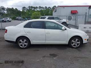 2008 Volkswagen Jetta Sedan SE with VIN 3VWRM71K88M163490, listed as a IAAI auction lot 41978840 with 178,605 mi miles. Bid and sale history available at carsss.com. Image 13.
