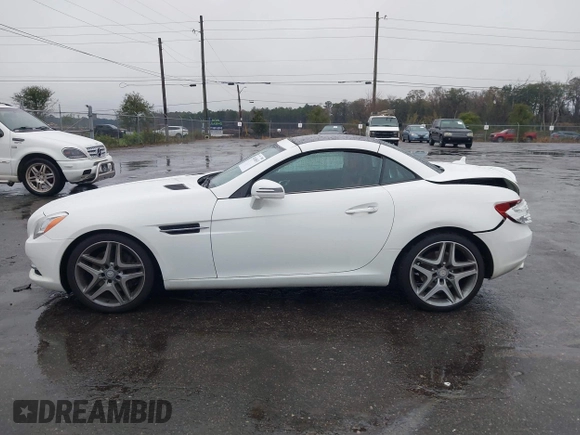 2016 Mercedes-Benz SLK 300 with VIN WDDPK3JA5GF125784, listed as a IAAI auction lot 41618653 with 81,265 mi miles and . Bid and sale history available at DreamBid. Image 15.