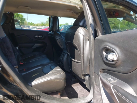 2019 Jeep Cherokee Latitude Plus z VIN 1C4PJLLBXKD123116, wystawiony jako IAAI lot #41981044 z przebiegiem 173 232 mil mil oraz . Historia ofert i sprzedaży dostępna na DreamBid. Obrazek 8.