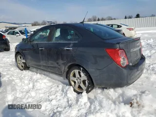 2013 Chevrolet Sonic LTZ z VIN 1G1JE5SH6D4114209, wystawiony jako Copart lot #44854675 z przebiegiem 130 385 mil mil oraz Czysty tytuł • Clean title. Historia ofert i sprzedaży dostępna na DreamBid. Obrazek 2.