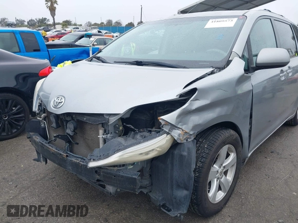 2011 Toyota Sienna LE AAS with VIN 5TDKK3DC0BS119675, listed as a IAAI auction lot 41809573 with 289,496 mi miles. Bid and sale history available at carsss.com. Image 6.