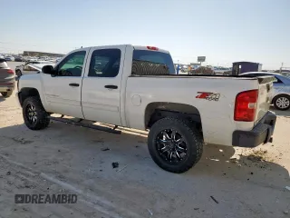 2009 Chevrolet Silverado 1500 LT with VIN 3GCEK23M09G135014, listed as a Copart auction lot 52289645 with 228,093 mi miles and Salvage Title. Bid and sale history available at DreamBid. Image 2.