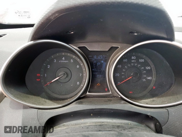 2013 Hyundai Veloster w/Gray Int z VIN KMHTC6AD7DU142655, wystawiony jako Copart lot #56233005 z przebiegiem 181 297 mil mil oraz Czysty tytuł • Clean title. Historia ofert i sprzedaży dostępna na DreamBid. Obrazek 9.