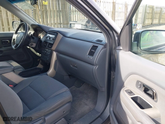 2008 Honda Pilot SE with VIN 5FNYF18318B024987, listed as a IAAI auction lot 41534055 with 254,887 mi miles. Bid and sale history available at carsss.com. Image 5.
