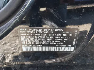 2014 Volkswagen Passat Wolfsburg Edition z VIN 1VWAT7A37EC101438, wystawiony jako IAAI lot #41333508 z przebiegiem 136 939 mil mil oraz . Historia ofert i sprzedaży dostępna na DreamBid. Obrazek 9.