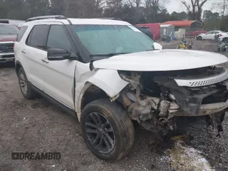 2013 Ford Explorer XLT with VIN 1FM5K7D92DGB31781, listed as a IAAI auction lot 41195528 with 182,544 mi miles. Bid and sale history available at carsss.com. Image 1.