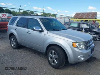 2011 Ford Escape XLT z VIN 1FMCU9D73BKA20517, wystawiony jako IAAI lot #42810371 z przebiegiem 82 758 mil mil oraz . Historia ofert i sprzedaży dostępna na DreamBid. Obrazek 1.