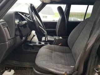 2001 Jeep Cherokee Sport с VIN 1J4FF48S31L615450, выставлен на аукционе Copart как лот 55835585 с пробегом 246 694 миль миль и Списание • Salvage title. История ставок и продаж доступна на DreamBid. Изображение 7.