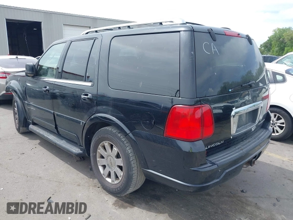 2004 Lincoln Navigator Luxury z VIN 5LMFU28R74LJ01322, wystawiony jako IAAI lot #42350030 z przebiegiem Nie podano mil oraz . Historia ofert i sprzedaży dostępna na DreamBid. Obrazek 3.