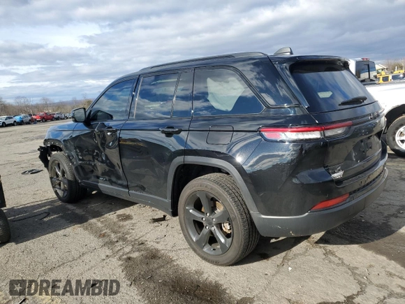 2023 Jeep Grand Cherokee Altitude z VIN 1C4RJHAG7PC529579, wystawiony jako Copart lot #85382064 z przebiegiem 23 550 mil mil oraz Szkoda całkowita • Salvage title. Historia ofert i sprzedaży dostępna na DreamBid. Obrazek 2.