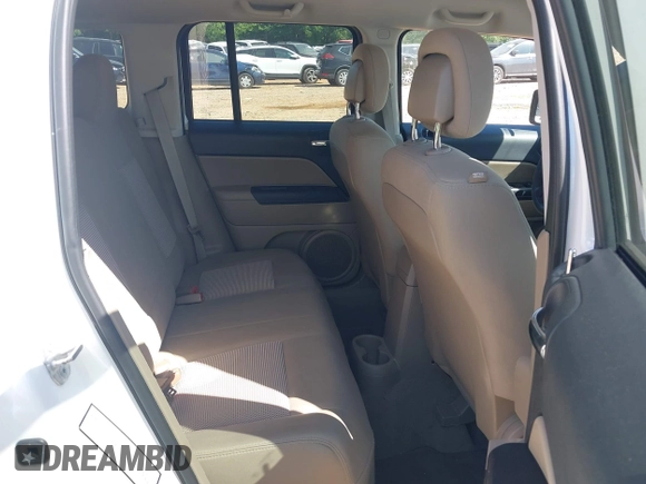 2014 Jeep Patriot Sport z VIN 1C4NJPBB2ED785423, wystawiony jako IAAI lot #42176791 z przebiegiem 117 208 mil mil oraz . Historia ofert i sprzedaży dostępna na DreamBid. Obrazek 8.