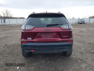 2019 Jeep Cherokee Trailhawk Elite with VIN 1C4PJMBX3KD483704, listed as a IAAI auction lot 40994848 with 176,770 mi miles. Bid and sale history available at carsss.com. Image 17.