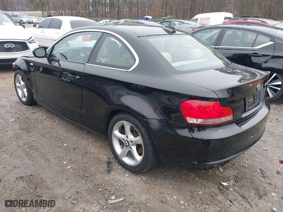 2011 BMW 1 Series 128i with VIN WBAUP7C5XBVP21698, listed as a IAAI auction lot 41276121 with 88,032 mi miles. Bid and sale history available at carsss.com. Image 3.