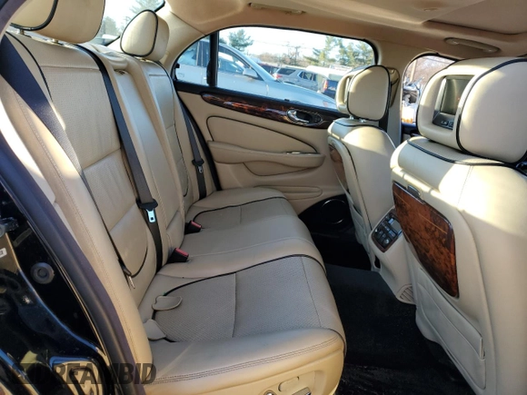 2009 Jaguar XJ VDP with VIN SAJWA82C19TH30903, listed as a Copart auction lot 84324914 with 92,312 mi miles and Clean Title. Bid and sale history available at carsss.com. Image 10.