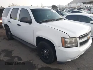 2009 Chevrolet Tahoe Police z VIN 1GNEC03059R274545, wystawiony jako IAAI lot #41156691 z przebiegiem 195 702 mil mil oraz . Historia ofert i sprzedaży dostępna na DreamBid. Obrazek 1.