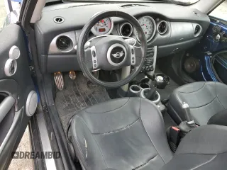 2003 MINI Hardtop S with VIN WMWRE33423TD74010, listed as a Copart auction lot 45301055 with 81,331 mi miles and Clean Title. Bid and sale history available at DreamBid. Image 8.