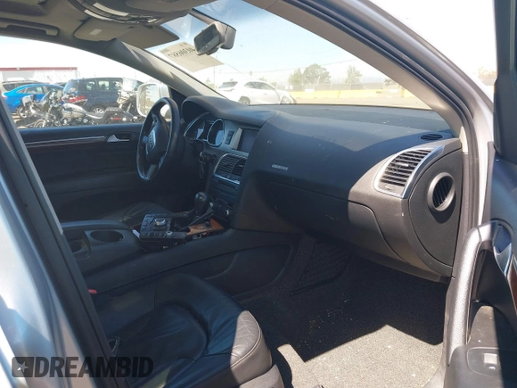 2007 Audi Q7 z VIN WA1AV74L67D046982, wystawiony jako IAAI lot #40306587 z przebiegiem 112 640 mil mil oraz . Historia ofert i sprzedaży dostępna na DreamBid. Obrazek 5.
