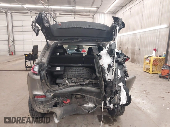 2021 Jeep Cherokee Trailhawk z VIN 1C4PJMBX5MD231018, wystawiony jako IAAI lot #42029850 z przebiegiem 66 525 mil mil oraz . Historia ofert i sprzedaży dostępna na DreamBid. Obrazek 17.