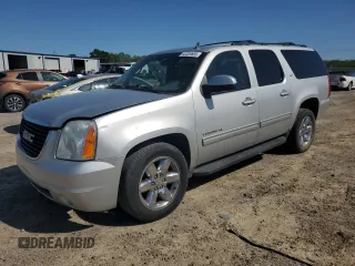 2010 GMC Yukon XL z VIN 1GKUKKE35AR136118, wystawiony jako Copart lot #52334605 z przebiegiem 274 512 mil mil oraz Szkody całkowita. Historia ofert i sprzedaży dostępna na DreamBid. Obrazek 1.