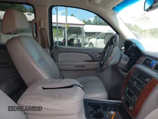 2007 Chevrolet Suburban LT z VIN 1GNFC160X7R218023, wystawiony jako IAAI lot #42305941 z przebiegiem 237 987 mil mil oraz . Historia ofert i sprzedaży dostępna na DreamBid. Obrazek 5.