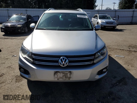 2012 Volkswagen Tiguan SE z VIN WVGAV7AXXCW513800, wystawiony jako Copart lot #53005945 z przebiegiem 155 920 mil mil oraz Tytuł czysty. Historia ofert i sprzedaży dostępna na DreamBid. Obrazek 5.