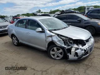 2008 Volkswagen Jetta SE with VIN 3VWRZ71K98M197780, listed as a Copart auction lot 56921725 with 172,801 mi miles and Salvage title. Bid and sale history available at DreamBid. Image 4.
