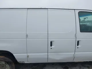 2014 Ford Econoline Cargo Commercial z VIN 1FTNE2EW7EDA00870, wystawiony jako IAAI lot #42384856 z przebiegiem 156 312 mil mil oraz . Historia ofert i sprzedaży dostępna na DreamBid. Obrazek 6.