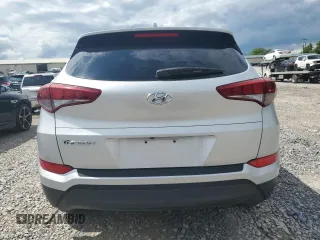 2017 Hyundai Tucson SE z VIN KM8J23A45HU306130, wystawiony jako Copart lot #55760375 z przebiegiem 106 294 mil mil oraz Czysty tytuł • Clean title. Historia ofert i sprzedaży dostępna na DreamBid. Obrazek 6.
