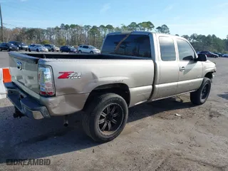 2001 Chevrolet Silverado 1500 LS with VIN 2GCEC19T011127353, listed as a IAAI auction lot 41738510 with 376,061 mi miles. Bid and sale history available at carsss.com. Image 4.