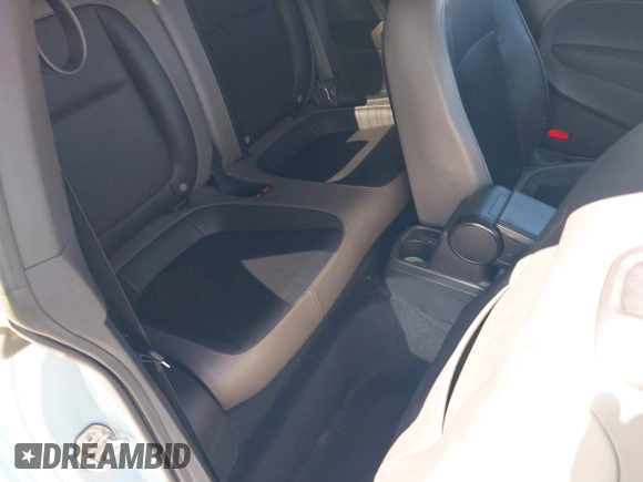 2015 Volkswagen Beetle Fleet Edition z VIN 3VWF17AT6FM639589, wystawiony jako IAAI lot #42538753 z przebiegiem 104 935 mil mil oraz . Historia ofert i sprzedaży dostępna na DreamBid. Obrazek 8.