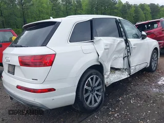 2019 Audi Q7 Premium Plus z VIN WA1LAAF71KD031123, wystawiony jako IAAI lot #41953574 z przebiegiem 48 999 mil mil oraz . Historia ofert i sprzedaży dostępna na DreamBid. Obrazek 4.