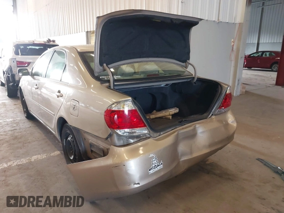 2006 Toyota Camry STD z VIN 4T1BE32K66U659112, wystawiony jako IAAI lot #42083932 z przebiegiem 217 645 mil mil oraz . Historia ofert i sprzedaży dostępna na DreamBid. Obrazek 6.