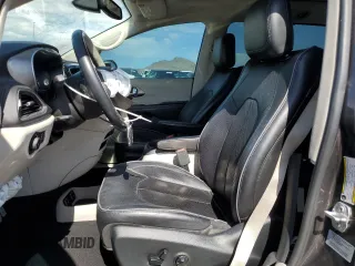 2017 Chrysler Pacifica Limited with VIN 2C4RC1GG2HR804955, listed as a Copart auction lot 74741074 with 117,936 mi miles and Salvage title. Bid and sale history available at DreamBid. Image 7.