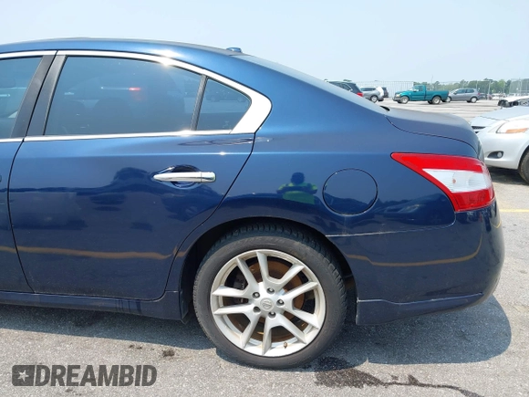 2011 Nissan Maxima SV z VIN 1N4AA5AP7BC843677, wystawiony jako IAAI lot #42407646 z przebiegiem 131 640 mil mil oraz . Historia ofert i sprzedaży dostępna na DreamBid. Obrazek 15.