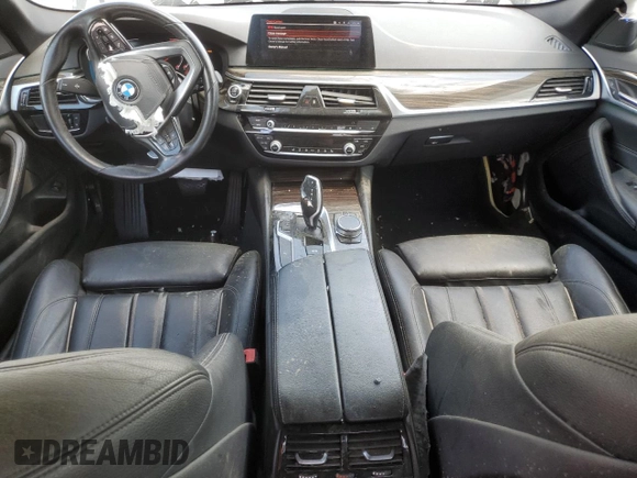 2020 BMW 5 Series 530i z VIN WBAJR3C06LWW60422, wystawiony jako Copart lot #55393945 z przebiegiem Nie podano mil oraz Tytuł czysty. Historia ofert i sprzedaży dostępna na DreamBid. Obrazek 8.