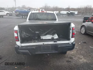 2024 Nissan Frontier S z VIN 1N6ED1CL0RN645850, wystawiony jako IAAI lot #41721969 z przebiegiem 20 387 mil mil oraz . Historia ofert i sprzedaży dostępna na DreamBid. Obrazek 17.