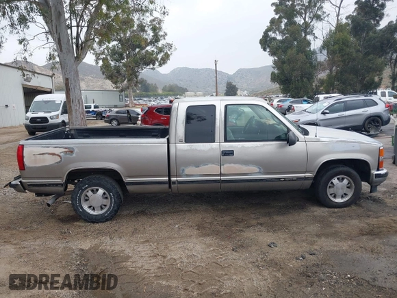 1998 Chevrolet Silverado 1500 with VIN 2GCEC19R3W1122806, listed as a IAAI auction lot 42153517 with 271,788 mi miles and . Bid and sale history available at DreamBid. Image 13.