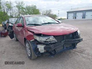 2010 Kia Forte EX z VIN KNAFU4A25A5062713, wystawiony jako IAAI lot #42134087 z przebiegiem 167 620 mil mil oraz . Historia ofert i sprzedaży dostępna na DreamBid. Obrazek 6.