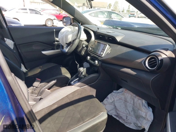2020 Nissan Kicks SV with VIN 3N1CP5CV1LL501082, listed as a IAAI auction lot 41691787 with 81,753 mi miles. Bid and sale history available at carsss.com. Image 5.