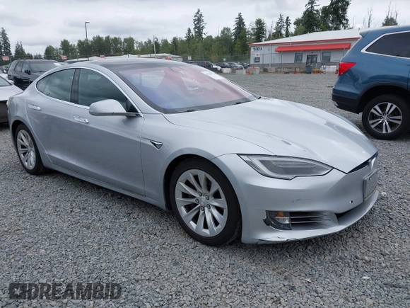 2017 Tesla Model S 60 z VIN 5YJSA1E11HF217633, wystawiony jako IAAI lot #42586913 z przebiegiem 152 987 mil mil oraz . Historia ofert i sprzedaży dostępna na DreamBid. Obrazek 1.