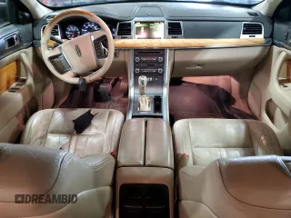2010 Lincoln MKS z VIN 1LNHL9DR6AG614417, wystawiony jako Copart lot #54328705 z przebiegiem 124 443 mil mil oraz Szkoda całkowita • Salvage title. Historia ofert i sprzedaży dostępna na DreamBid. Obrazek 8.